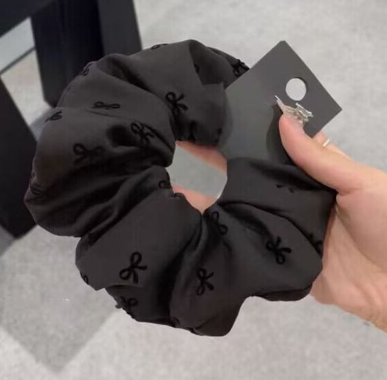 Bow Dotted Scrunchie / Print