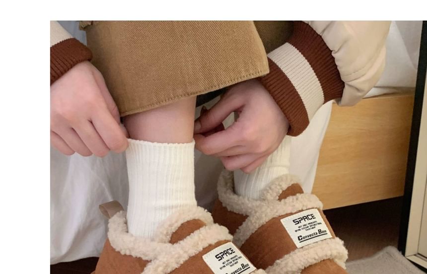 Label Applique Short Snow Boots