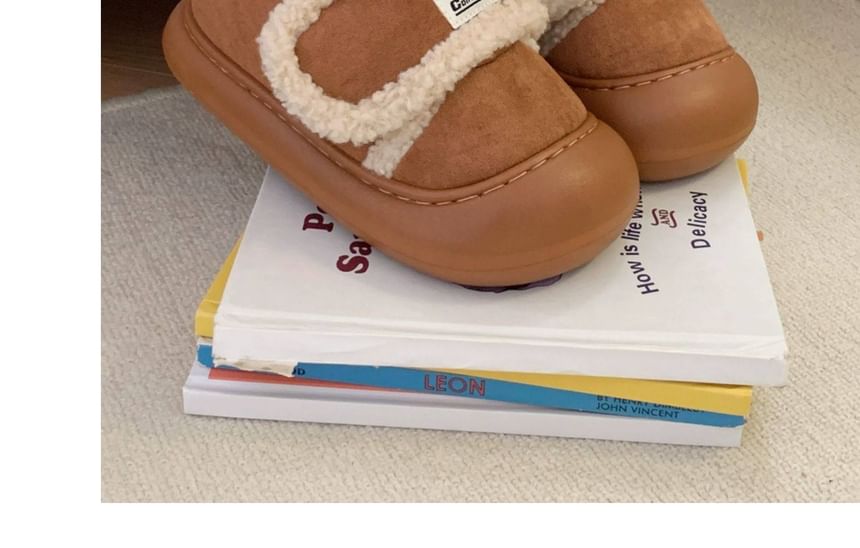 Label Applique Short Snow Boots