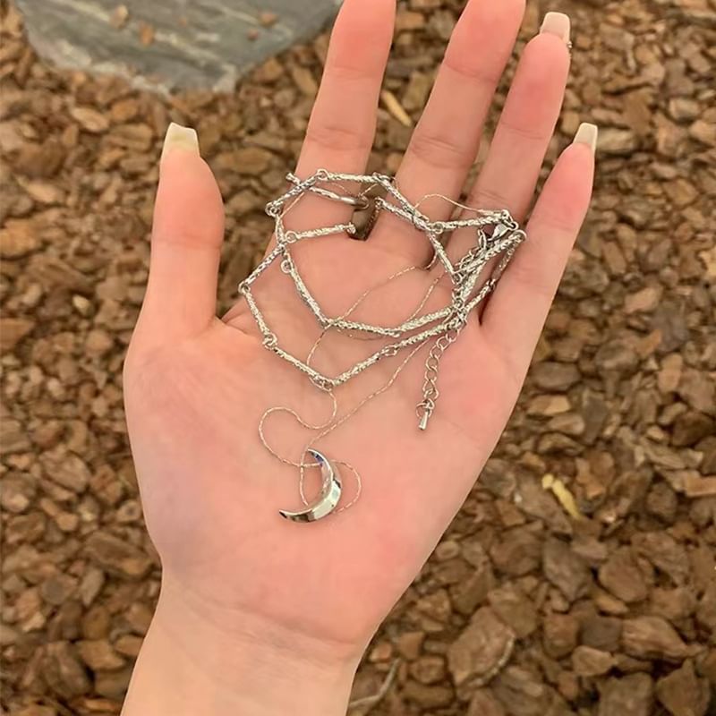 Moon Pendant Heart / Necklace