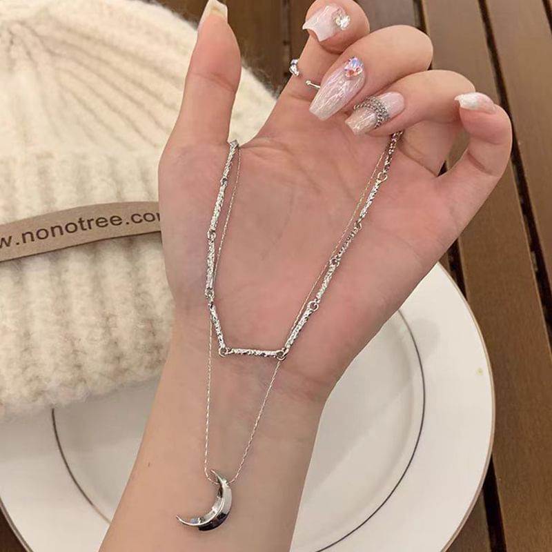 Moon Pendant Heart / Necklace