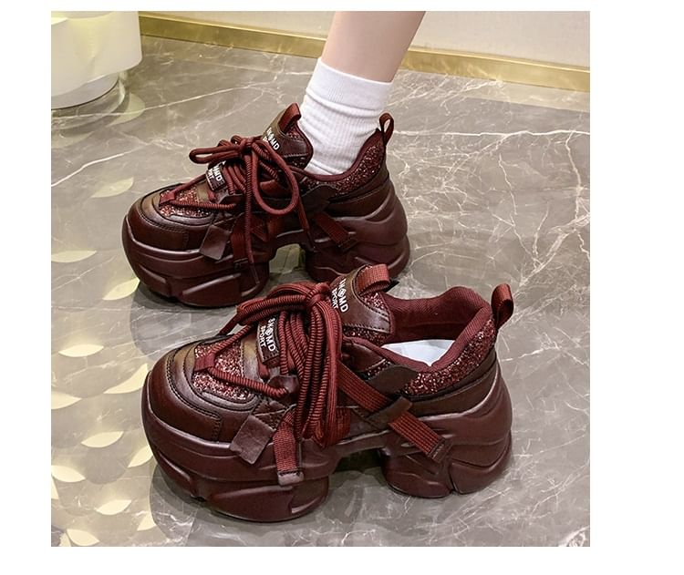 Sneakers Lettering Platform