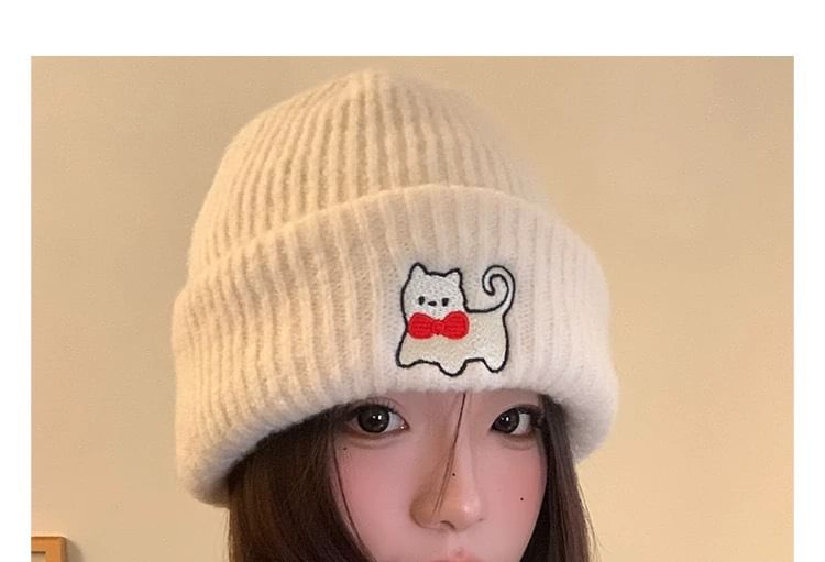 Beanie Cat Embroidered Knit