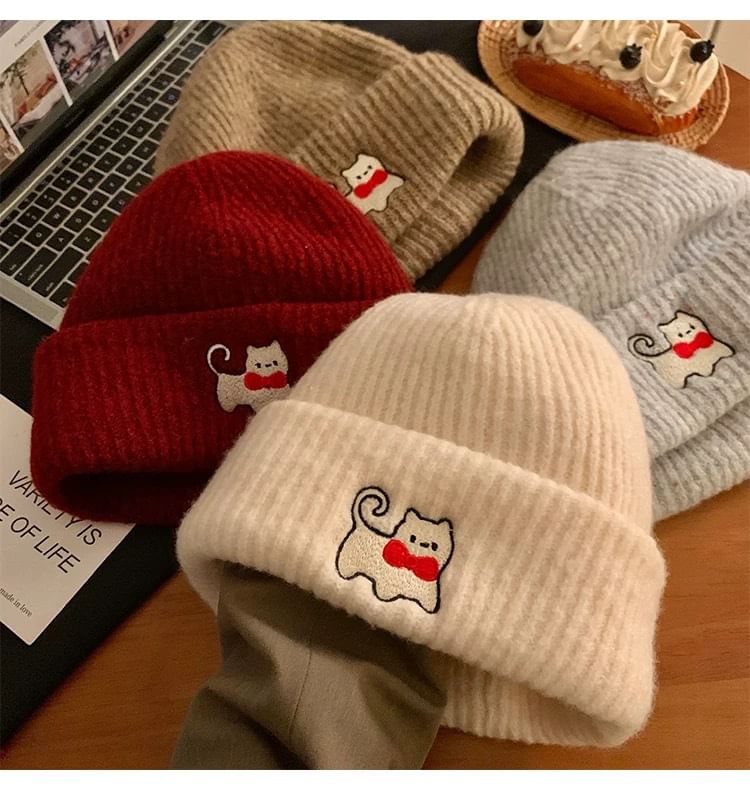 Beanie Cat Embroidered Knit