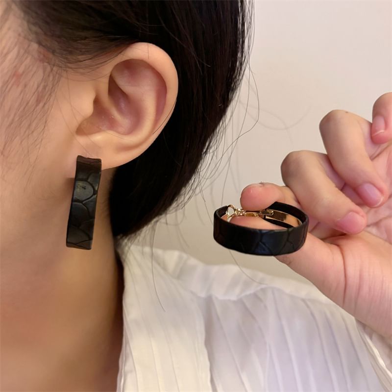 Hoop Textured Earring