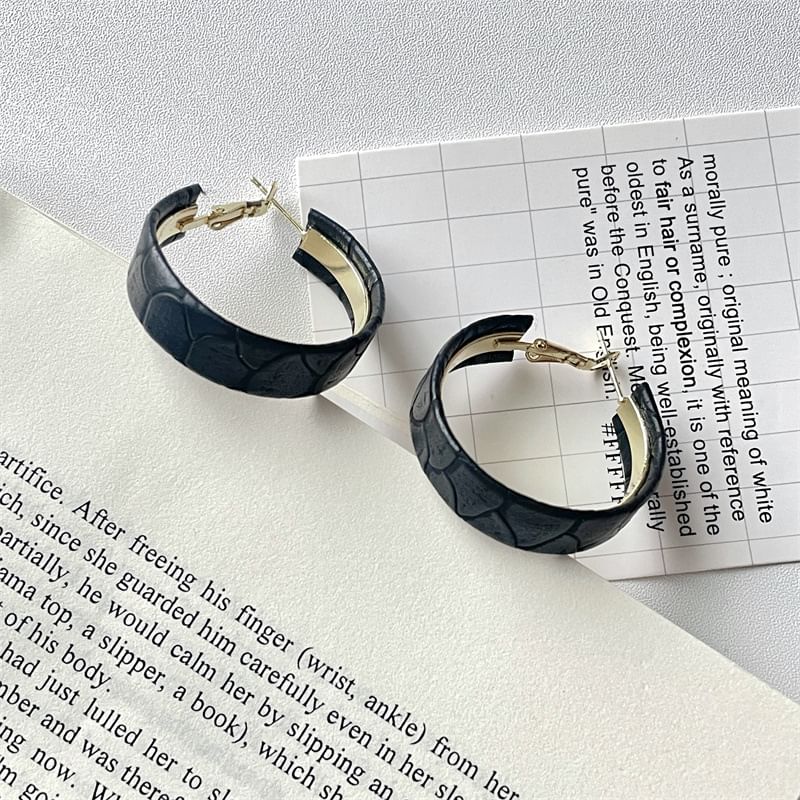 Hoop Textured Earring