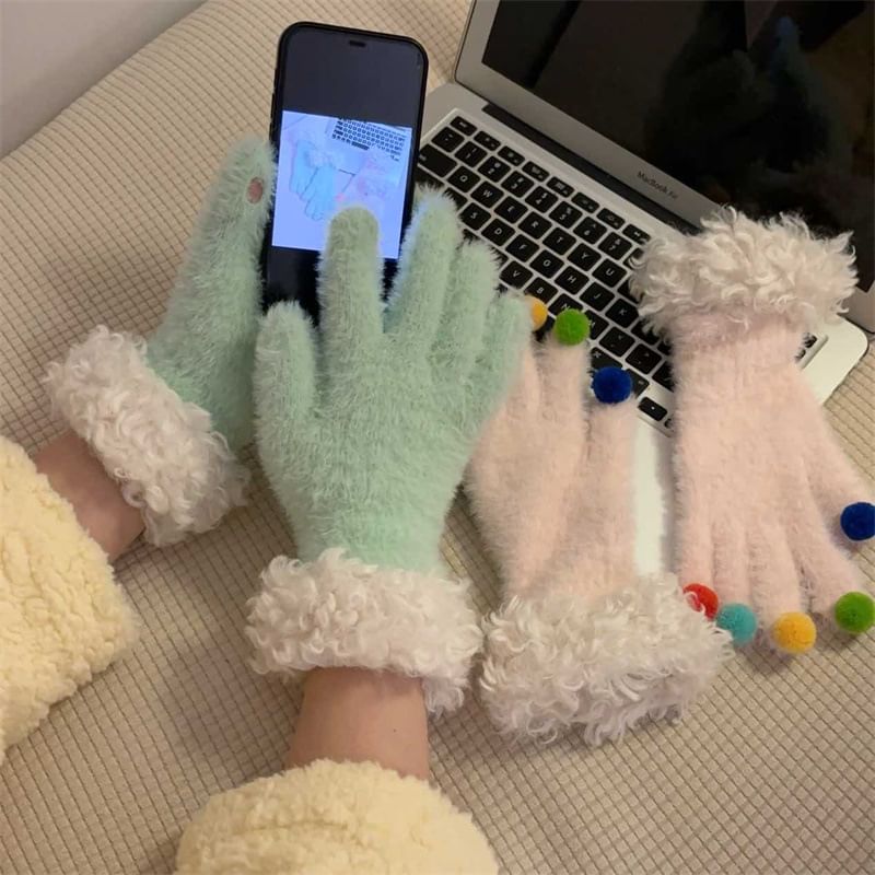 Gloves Two Fluffy Trim Tone