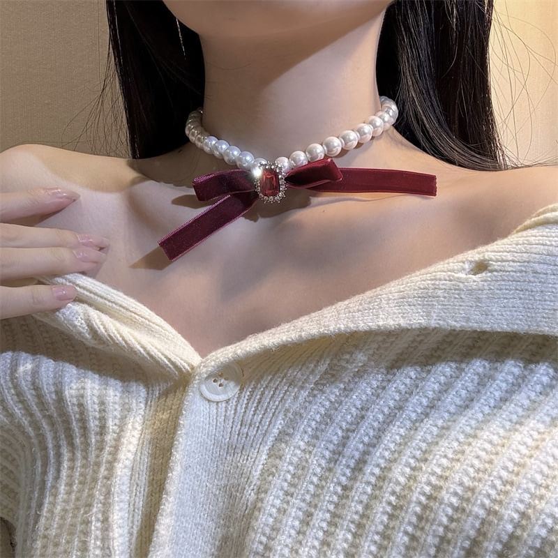 Faux Pearl Bow Choker