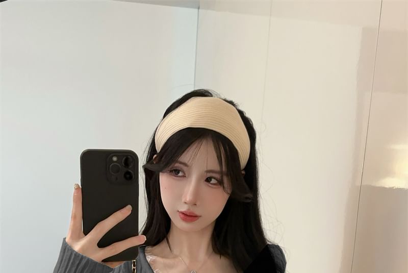 Bowknot Crop Knit with Lace Panel and Round Neck