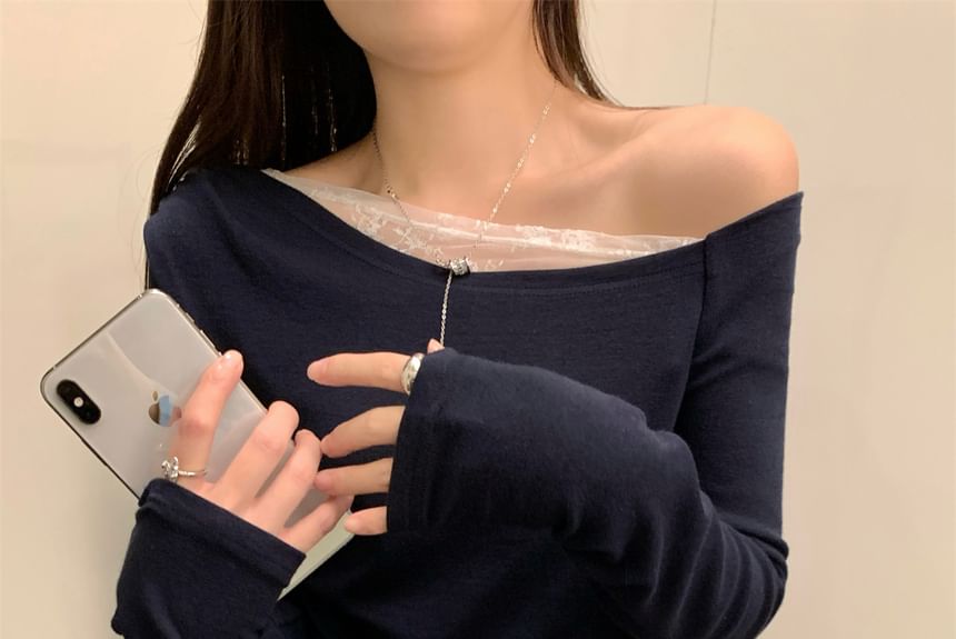 Off-Shoulder Lace Tee Slim Fit