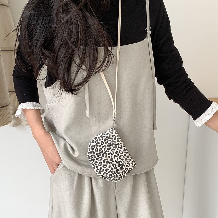 Print Pouch Leopard Necklace
