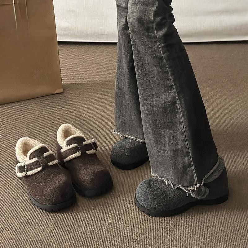 Snow Shoes Buckle Platform