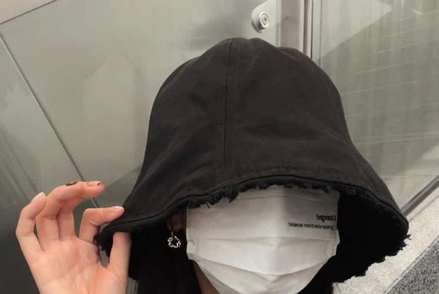 Bucket Frayed Plain Hat