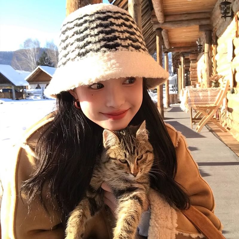 Bucket Fluffy Striped Hat