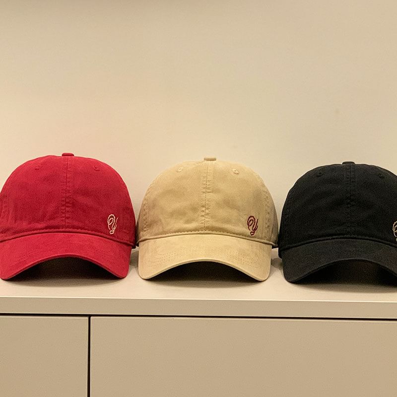 Cap Embroidered Letter