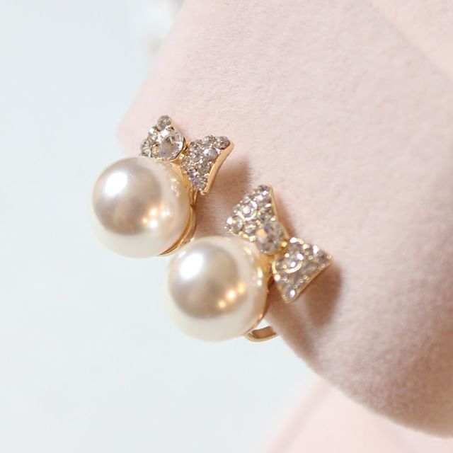 Faux Earring Pearl Bow