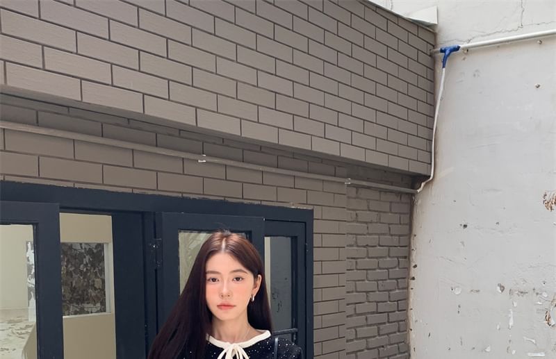 Set: Contrast Trim Crop Top & High-Rise Mini Pencil Knit Skirt