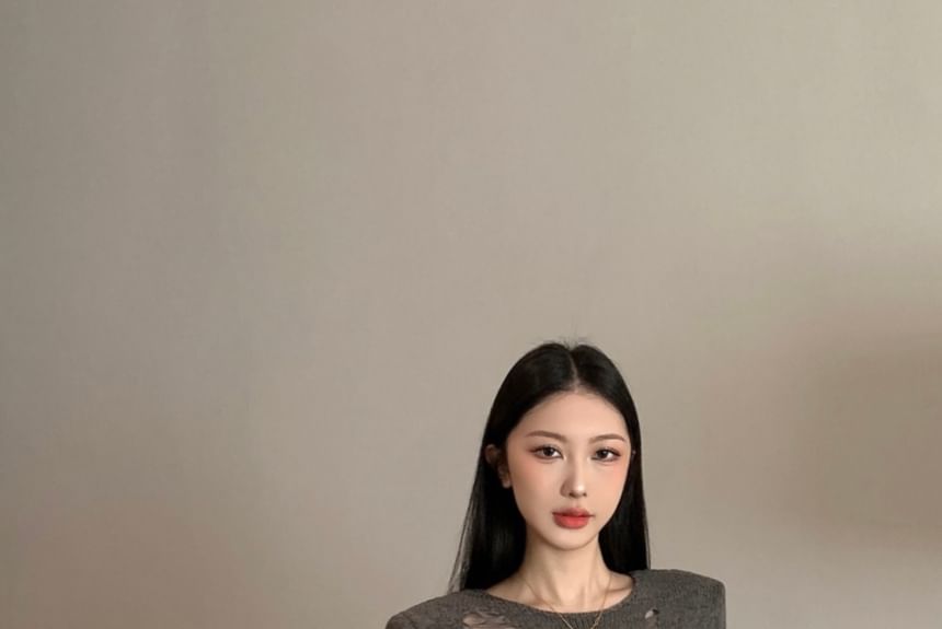 Distressed Plain Top Long Knit Neck Sleeve Crew