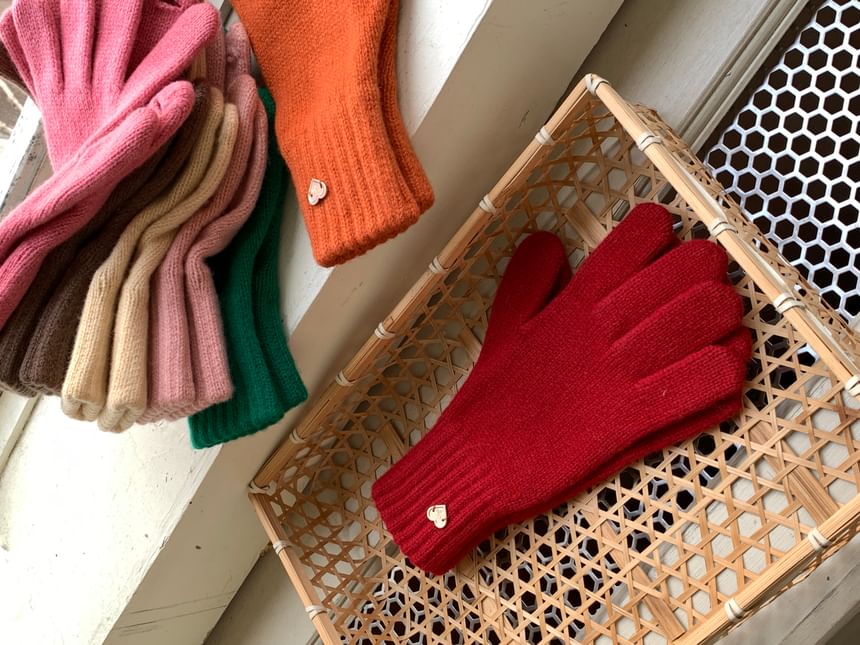 Knit Heart Buttoned Gloves