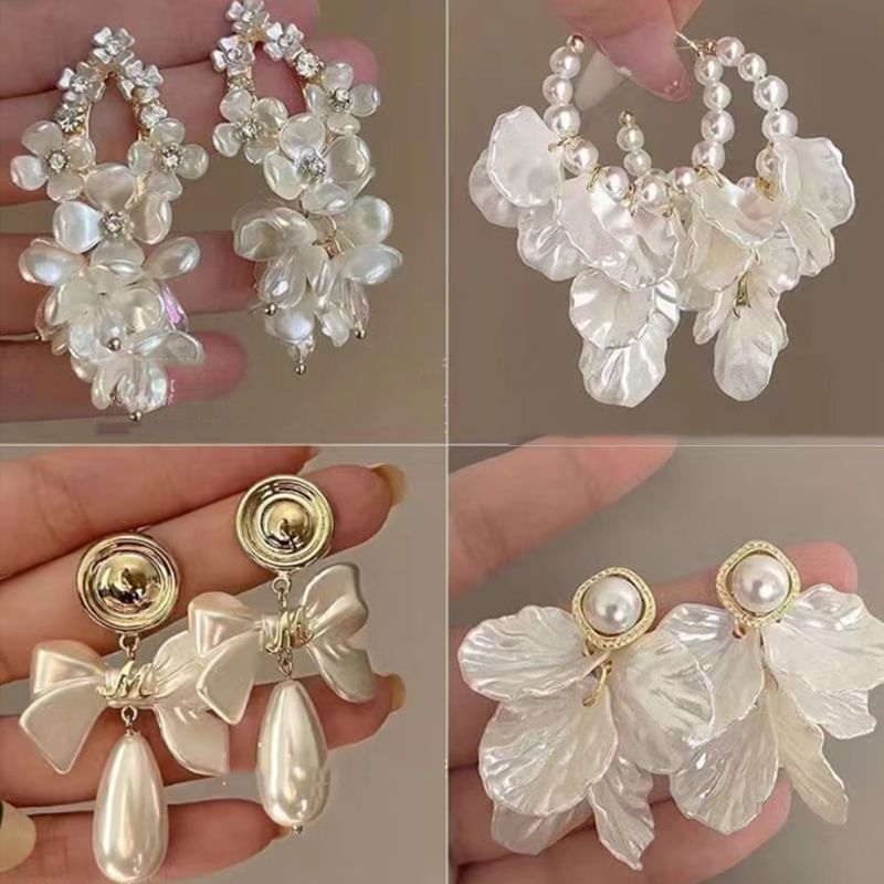Drop Stud / Flower Pearl Ear Earring Faux