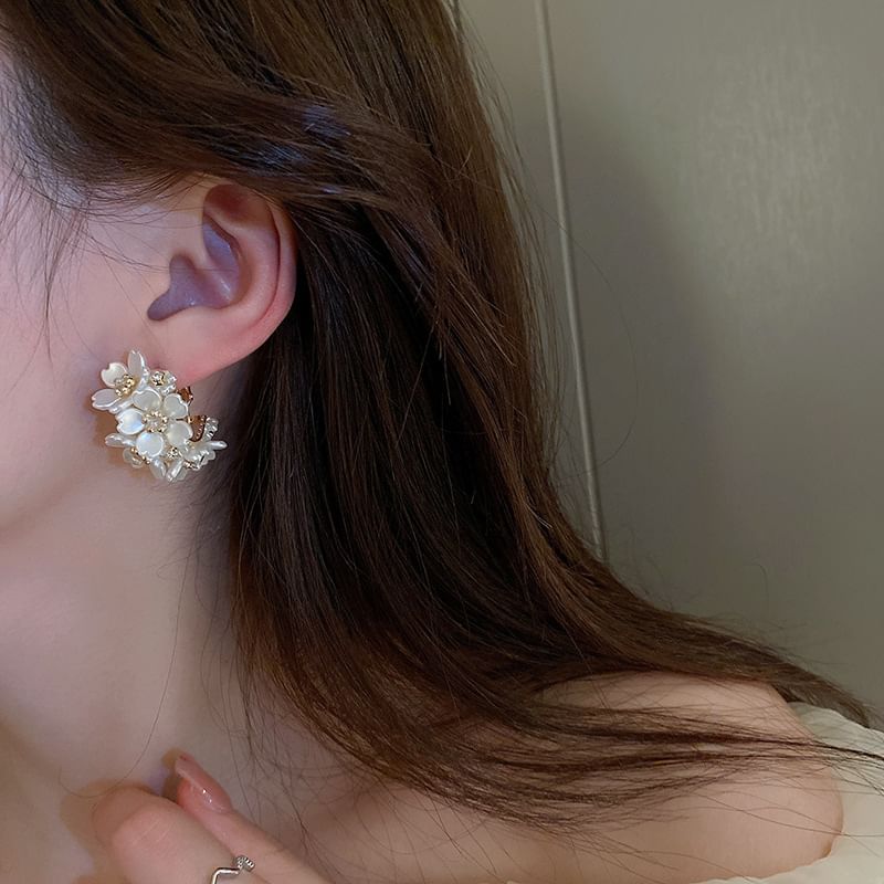 Drop Stud / Flower Pearl Ear Earring Faux