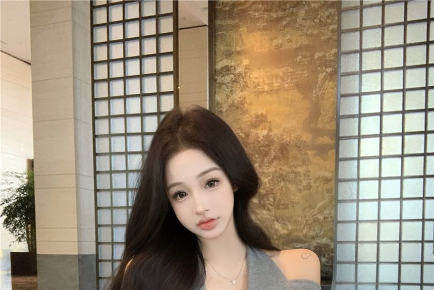 Cold-Shoulder Tee Long-Sleeve Plain