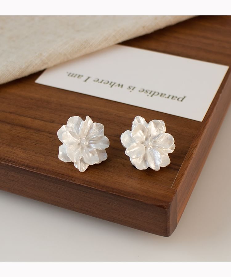 On / Clip Flower Stud Earring