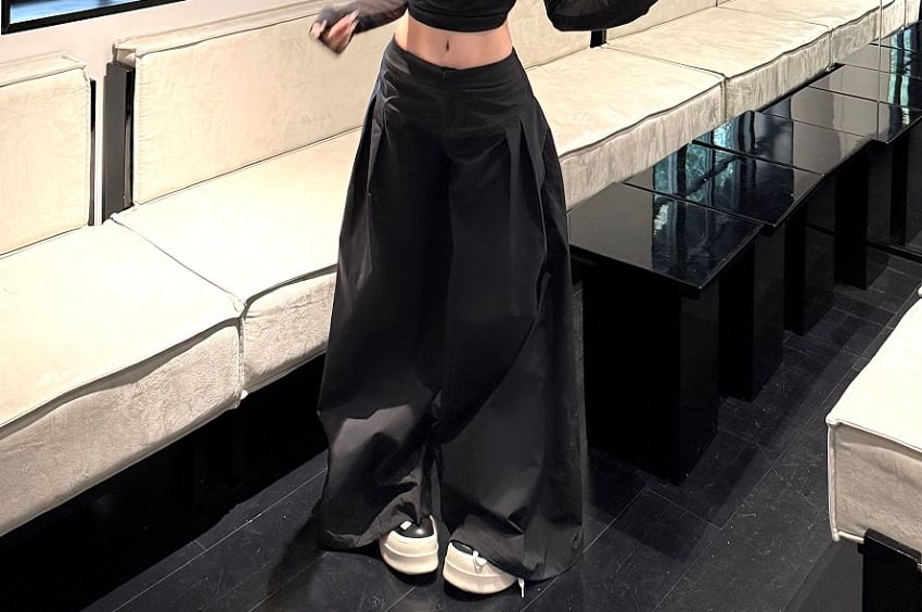 Plain Cropped Inverted Leg Rise Low Collar Pleated Tee Long-Sleeve Wide Pants /