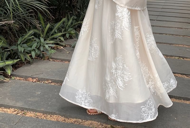 Maxi Top Blouse Set Plain Puff-Sleeve Embroidered Flower Rise Shorts / V-Neck A-Line Skirt Camisole High