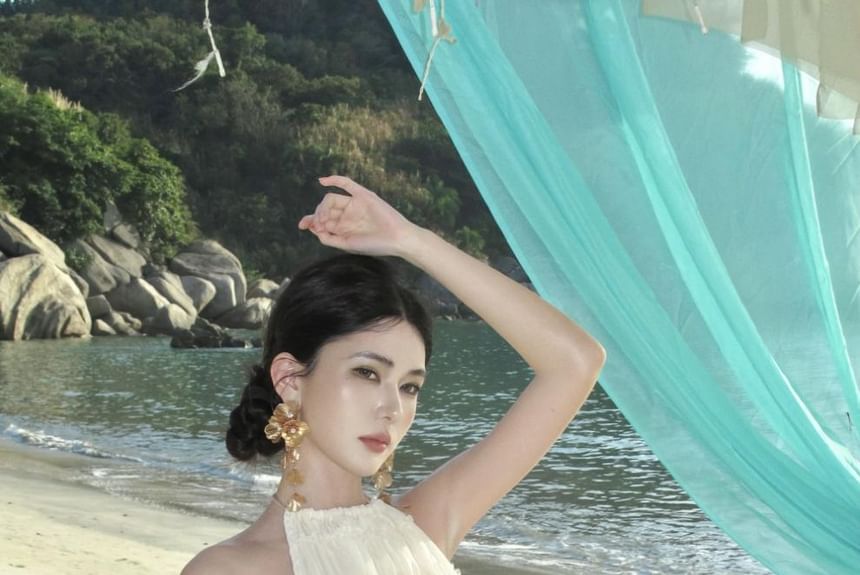 Maxi Cami Crop Set: Halter Plain A-Line + Top Rise High Skirt Neck