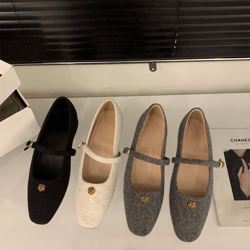 Flower Chunky Jane Heel Accent Mary Pumps