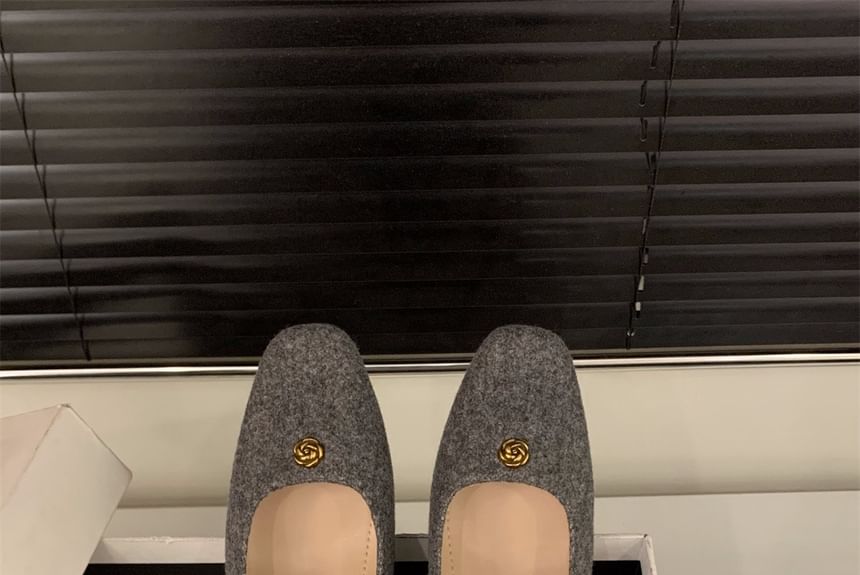 Flower Chunky Jane Heel Accent Mary Pumps