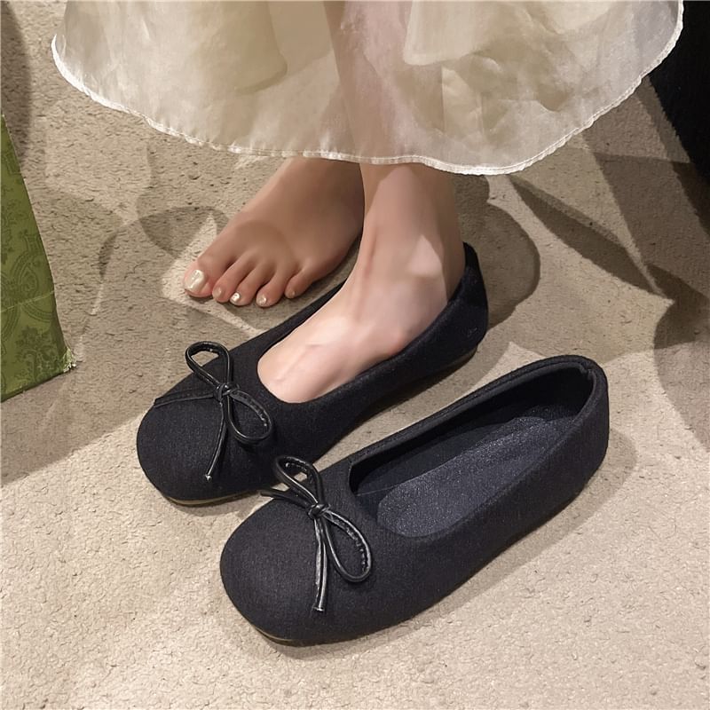 Flats Bow Accent Round Toe