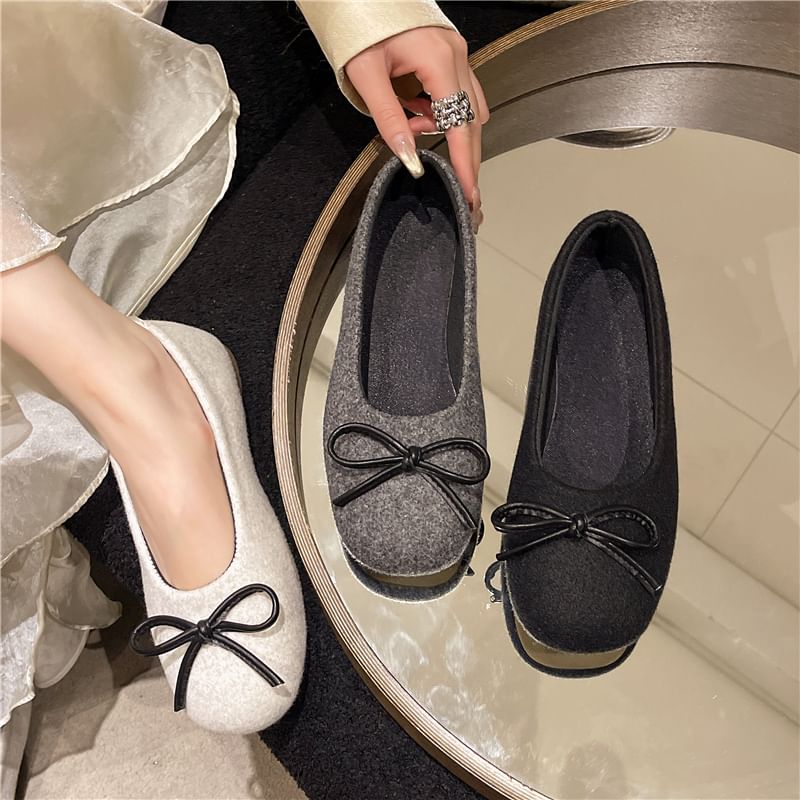 Flats Bow Accent Round Toe