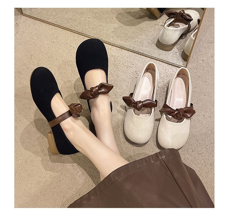 Mary Bow Two Shoes Accent Tone Jane