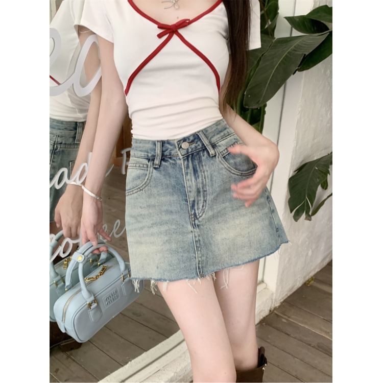 Frayed Washed Denim Mini Pencil Skirt with High Rise