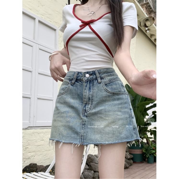 Frayed Washed Denim Mini Pencil Skirt with High Rise