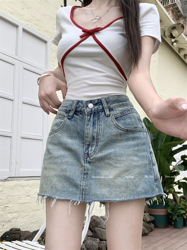 Frayed Washed Denim Mini Pencil Skirt with High Rise