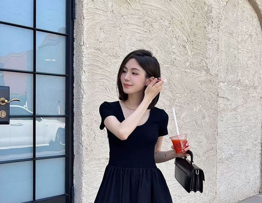 Short Sleeve U-Neck Plain Maxi A-Line Dress