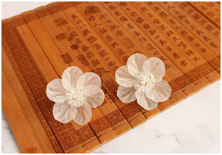 / Flower Stud Clip-On Earring Ear