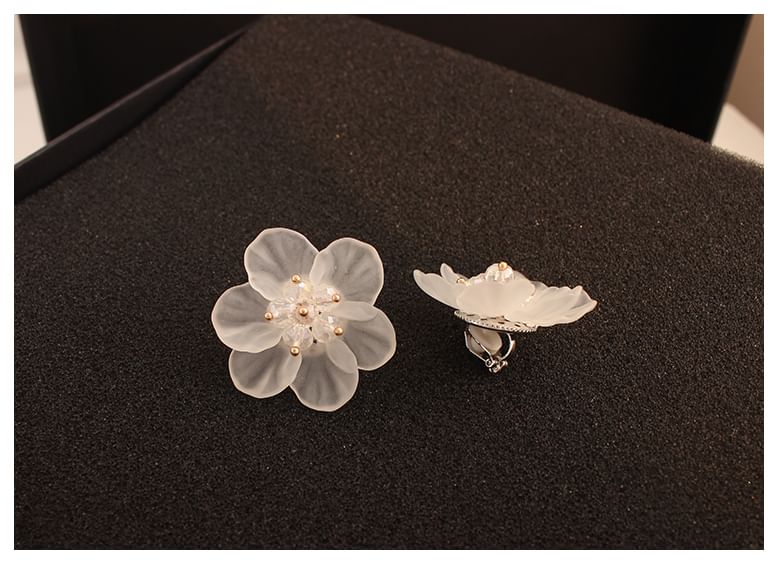 / Flower Stud Clip-On Earring Ear