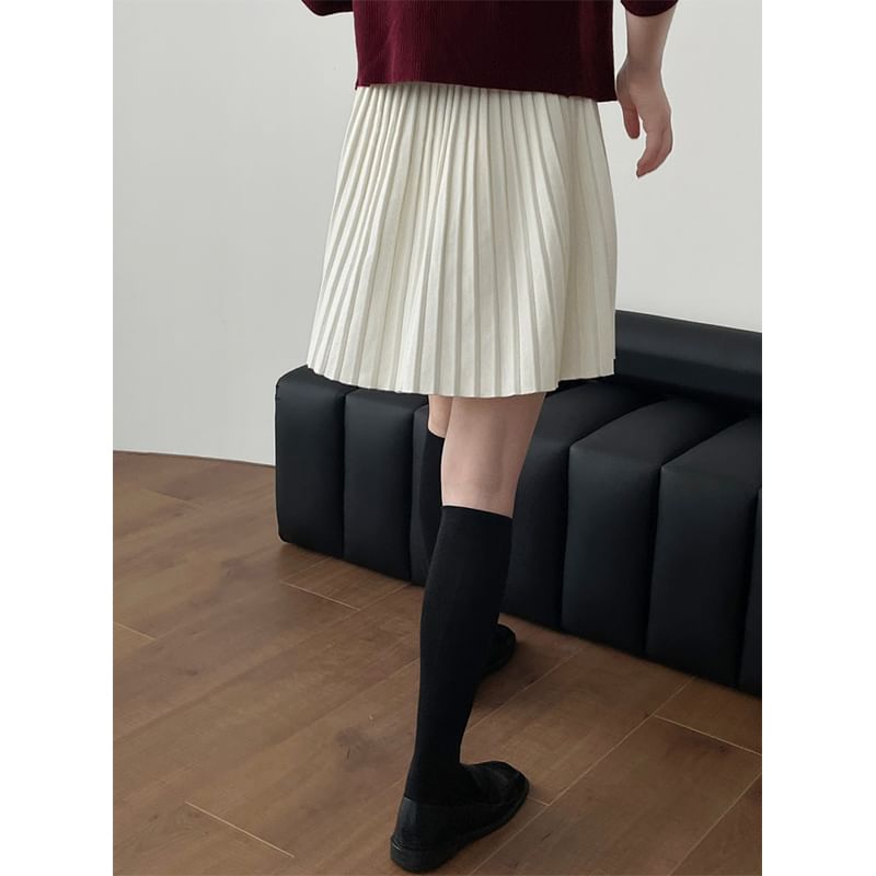 Plain Pleated Mini Skirt with High Rise
