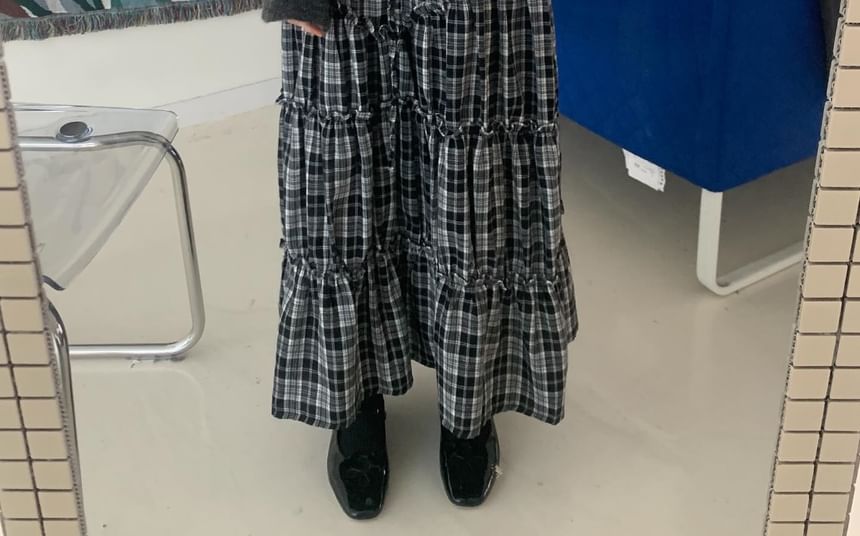 Tiered Midi Skirt with Plaid Pattern and High-Rise Fit