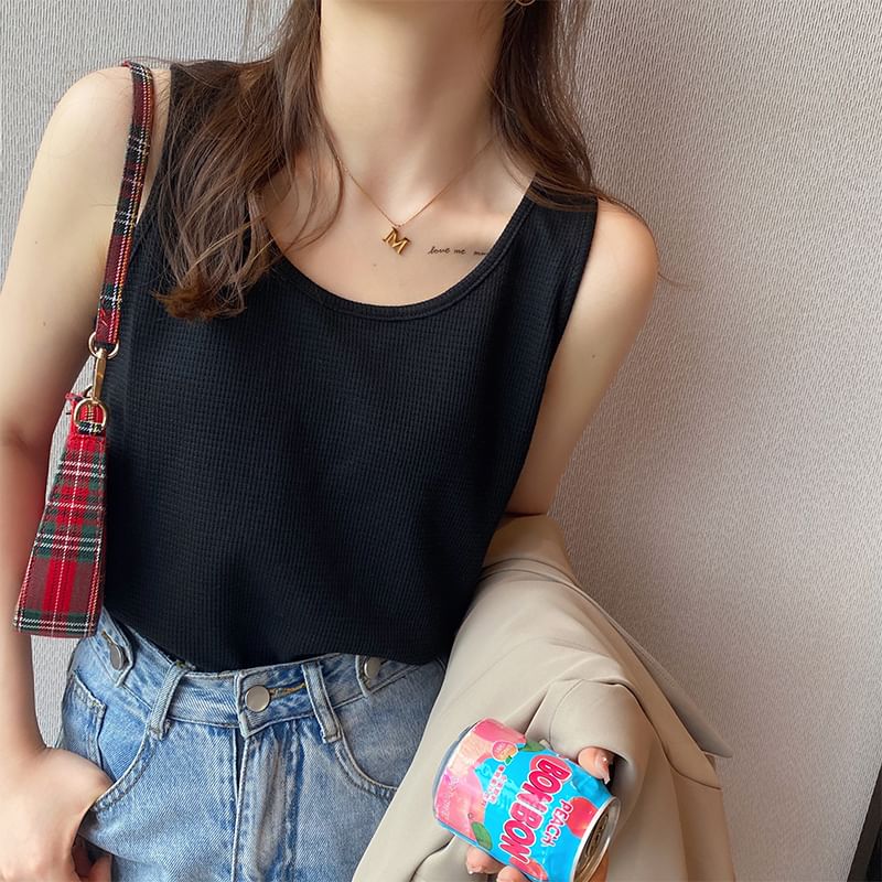 Plain Scoop Neck Tank Top