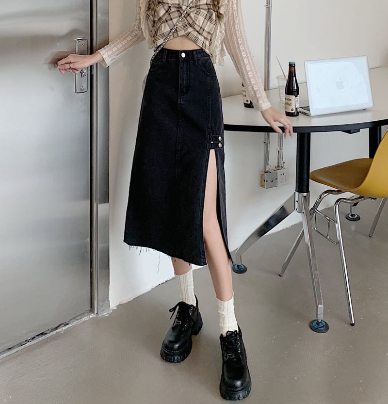 Frayed Buttoned Slit Denim Midi A-Line Skirt with High Rise
