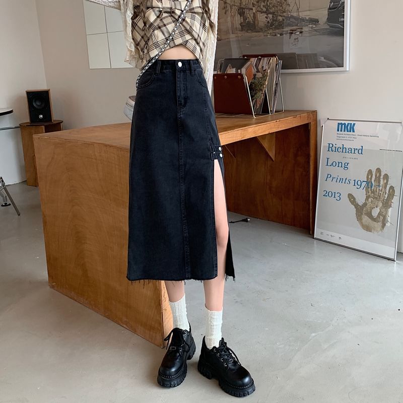 Frayed Buttoned Slit Denim Midi A-Line Skirt with High Rise