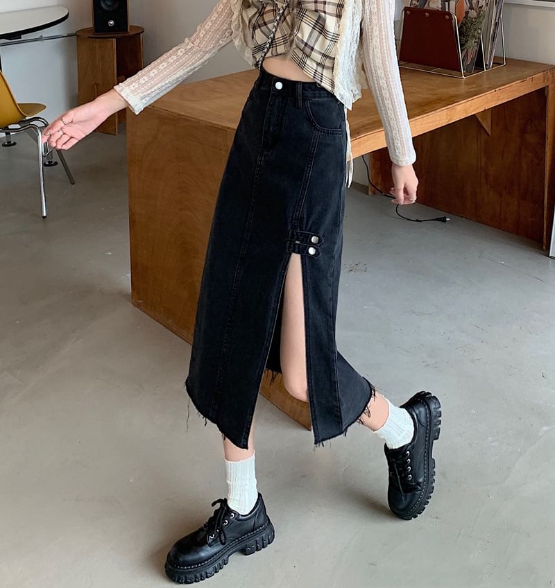 Frayed Buttoned Slit Denim Midi A-Line Skirt with High Rise