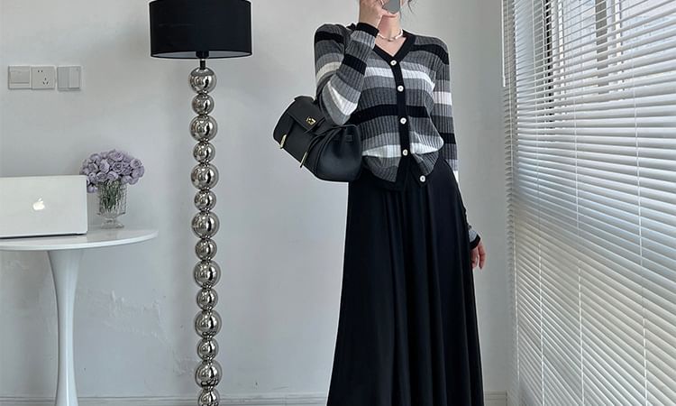 Comfortable Elastic Waist A-Line Maxi Skirt for Maternity