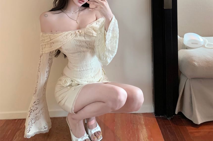 Floral Panel Long-Sleeve Slim Top / Mini Pencil Crop Lace High Rise Accent Off-Shoulder Skirt Fit