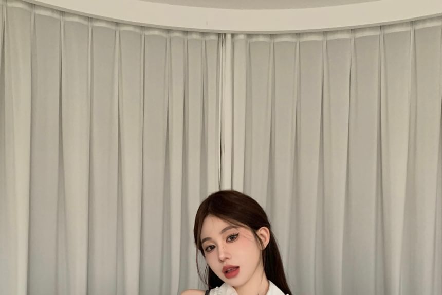 Plain Skirt / Button-Up Crop Camisole Shirt Pencil Sleeveless Mini Top